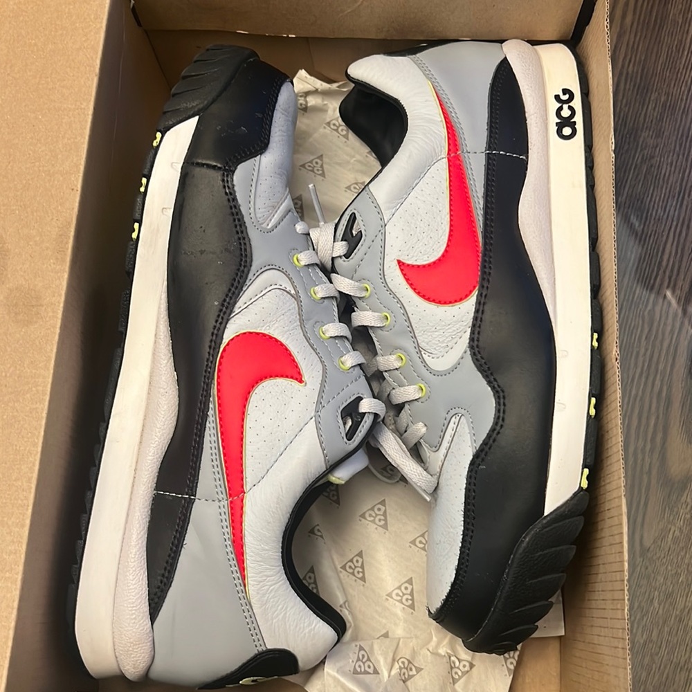 Nike Wildwood ACG pure platinum/comet red